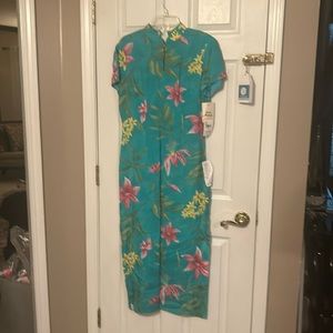 Oriental style flowered dress with side slits and lined.